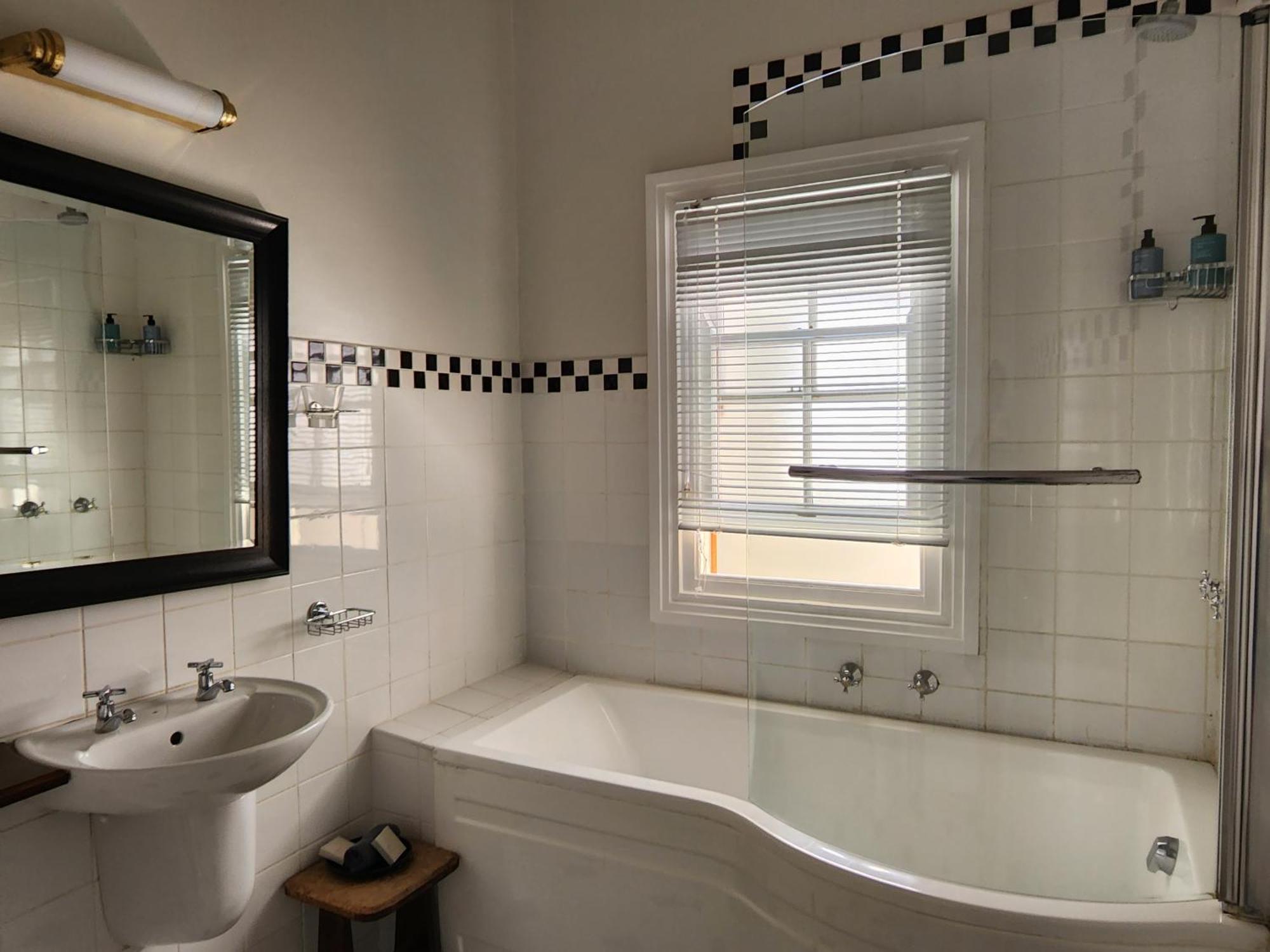 St Aidan'S Manor Hotel Grahamstown Room photo